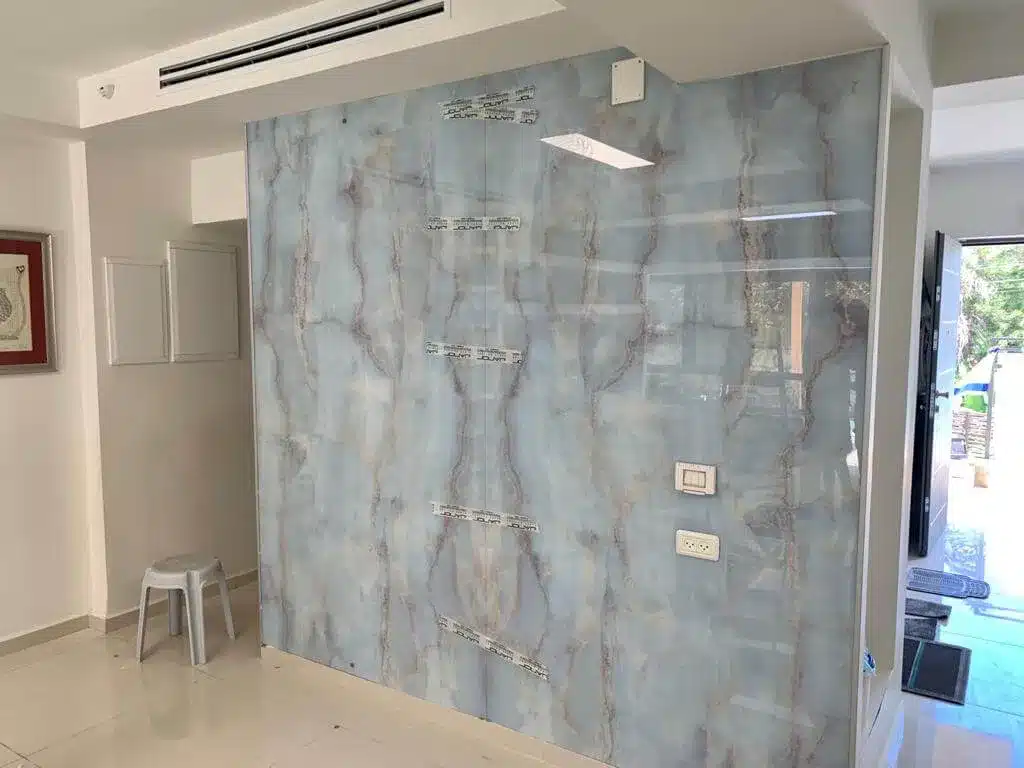 חיפוי קירות זכוכית, חיפוי קיר זכוכית
